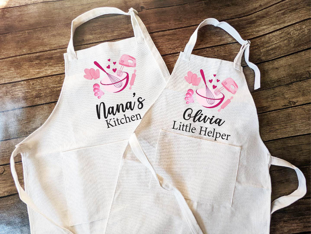 Baker gift Personalized kids apron Baker gift apron Customized name apron with pocket Kitchen linen apron Mom Apron from daughter