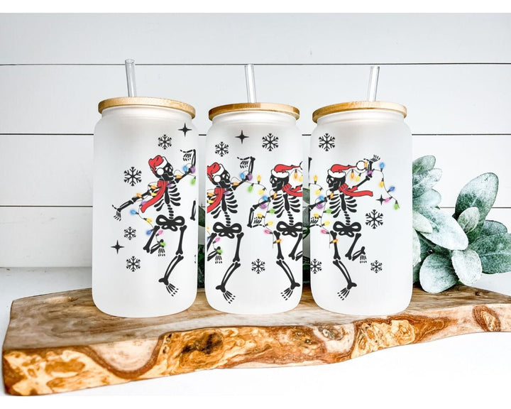 Skeleton Christmas Glass Can – Frosted Holiday Tumbler with Santa Hat &amp; Lights, Funny Spooky Christmas Gift for Friends Parties