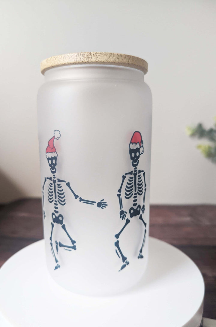 Skeleton Christmas Glass Can – Frosted Holiday Tumbler with Santa Hat &amp; Lights, Funny Spooky Christmas Gift for Friends Parties