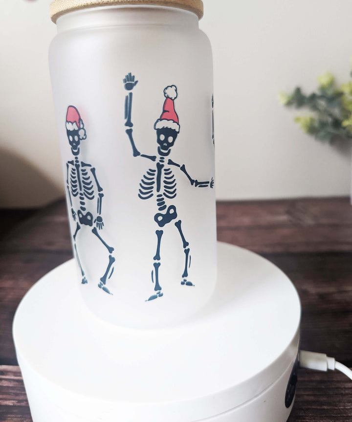 Skeleton Christmas Glass Can – Frosted Holiday Tumbler with Santa Hat &amp; Lights, Funny Spooky Christmas Gift for Friends Parties