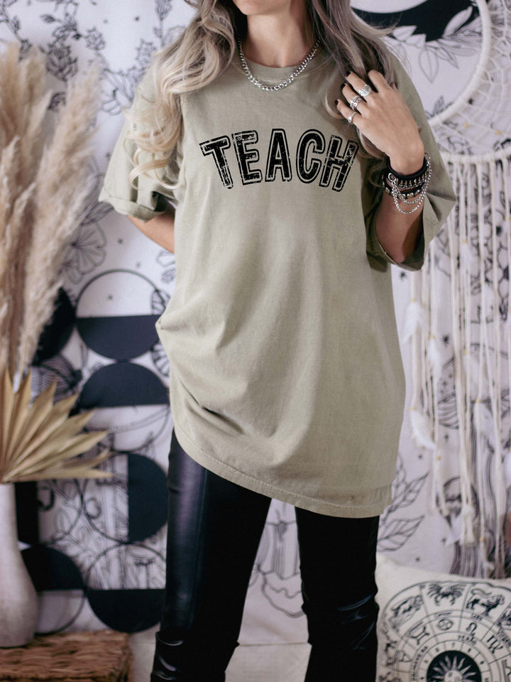 Retro distressed Teach teacher Comfort Colors&#174; shirt Teacher shirt retro school teacher gift tee Distressed new teacher gift tshirts