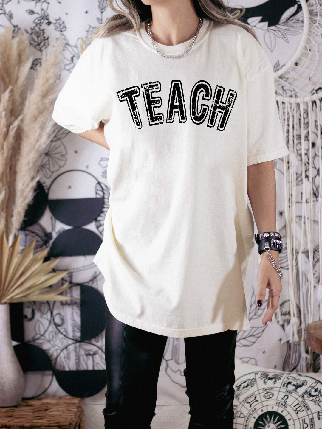 Retro distressed Teach teacher Comfort Colors&#174; shirt Teacher shirt retro school teacher gift tee Distressed new teacher gift tshirts