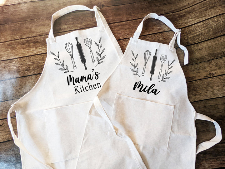 Mommy and Me Matching Kitchen Aprons&nbsp;Custom Cooking Apron Set with Pockets and Adjustable Straps Personalized Linen aprons for women nana