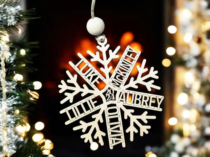 Family Name Snowflake Ornament – Personalized Christmas Tree Decoration