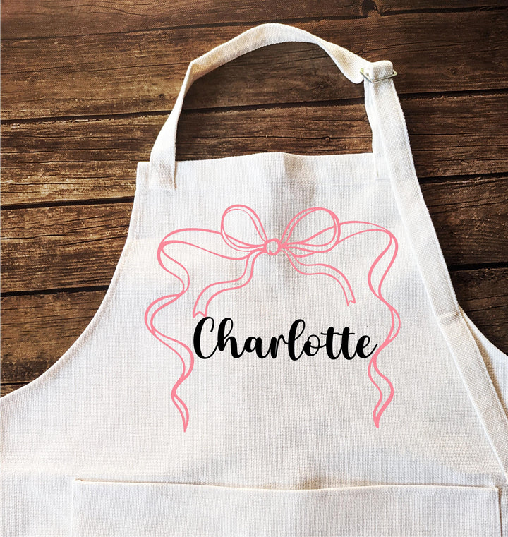 Personalized “Mama &amp; Me” Apron&nbsp;– Custom Pink Bow Aprons with Names, Matching Mother Daughter Baking Gift, Family Kitchen Apron