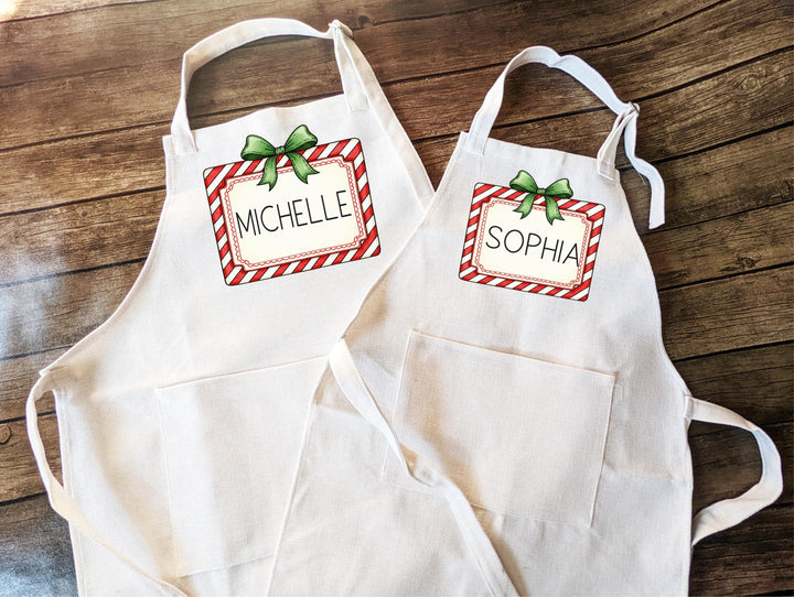 Personalized Kids Christmas Apron – Custom Candy Cane Apron with Name and Green Bow, Festive Baking Gift for Holiday Cookie Parties