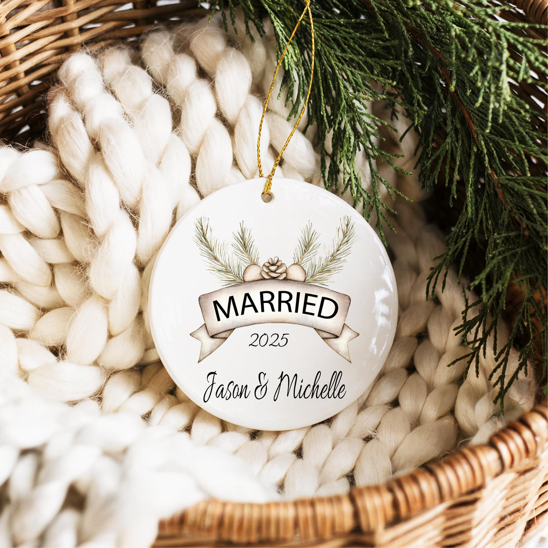 Married 2025 Ornament – Personalized Wedding Ornament, Newlywed Christmas Gift, Custom Couple Name Keepsake, Elegant Rustic D&#233;cor