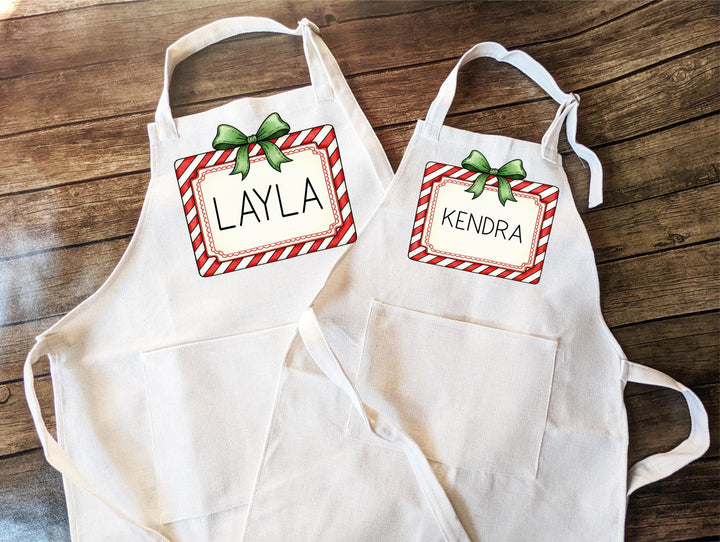 Personalized Kids Christmas Apron – Custom Candy Cane Apron with Name and Green Bow, Festive Baking Gift for Holiday Cookie Parties